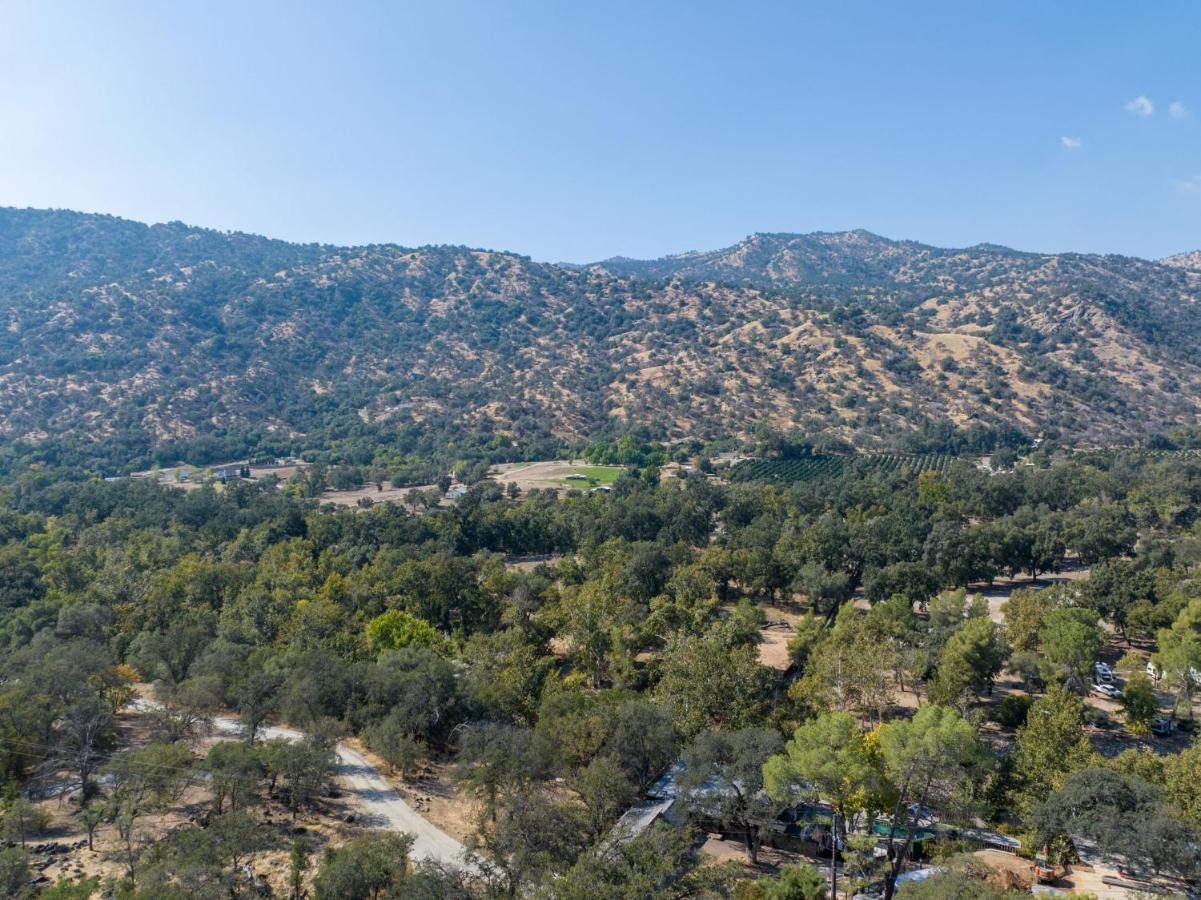 Views, Hot Tub, Outdoor Shower, 15M From Sequoia Три Ривърс Екстериор снимка